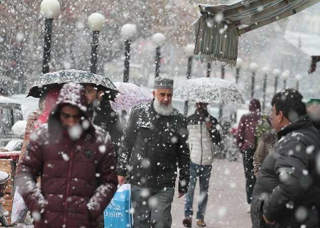 Light to moderate rain, snow from today in JK: MeT