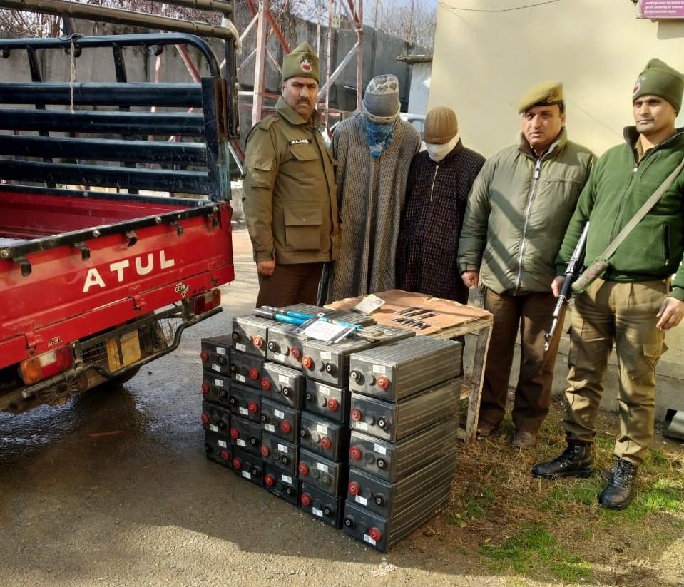 Sopore police arrests 02 burglars, stolen items worth lacs recovered