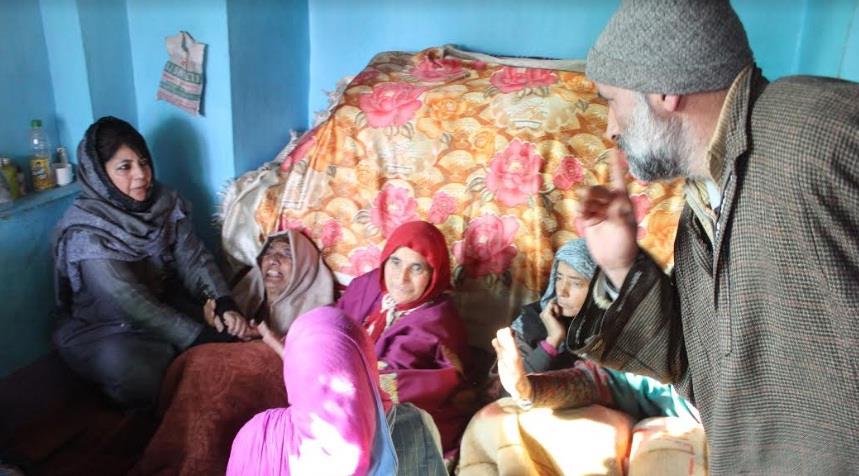 Direct security agencies not to target families of militants, Mehbooba to Governor Malik