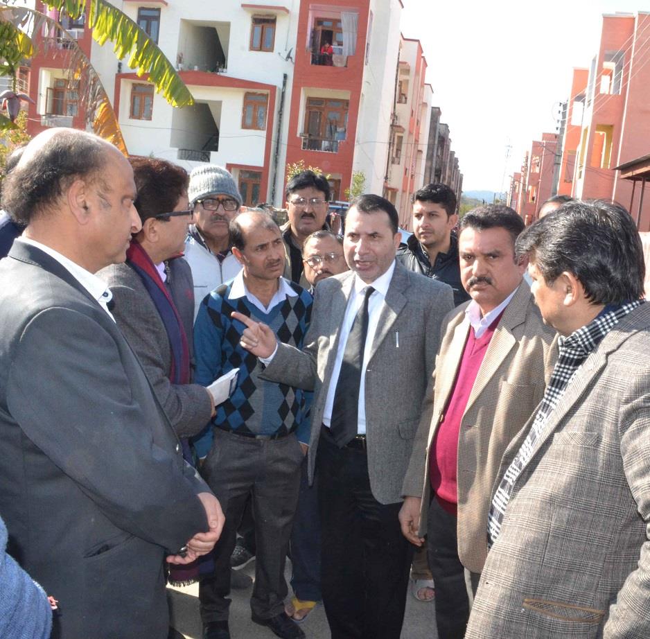 Farooq Shah suspends 2 JEs during inspection of amenities at Jagtitownship