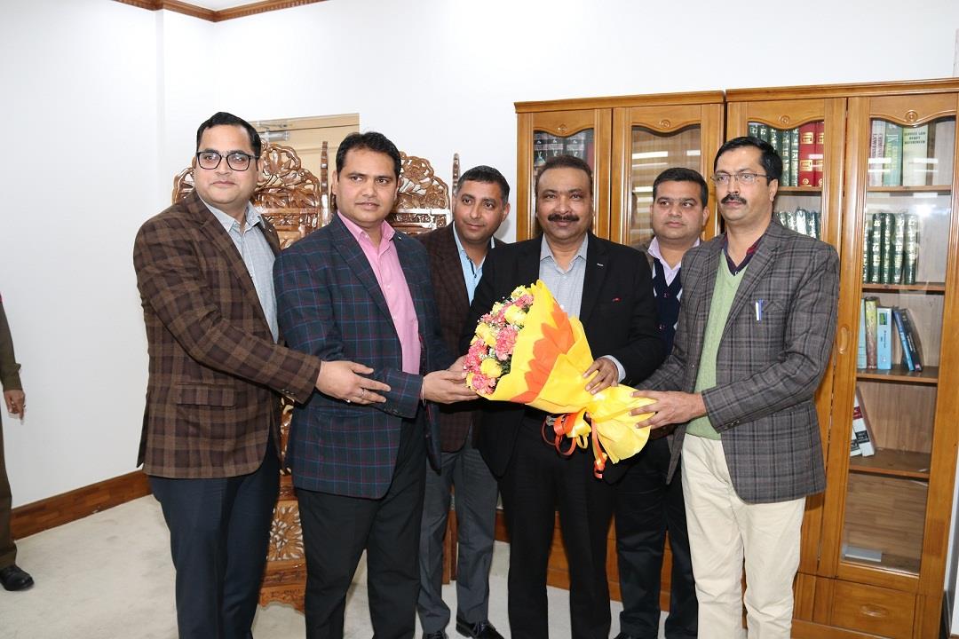 JKPS officers call on DGP