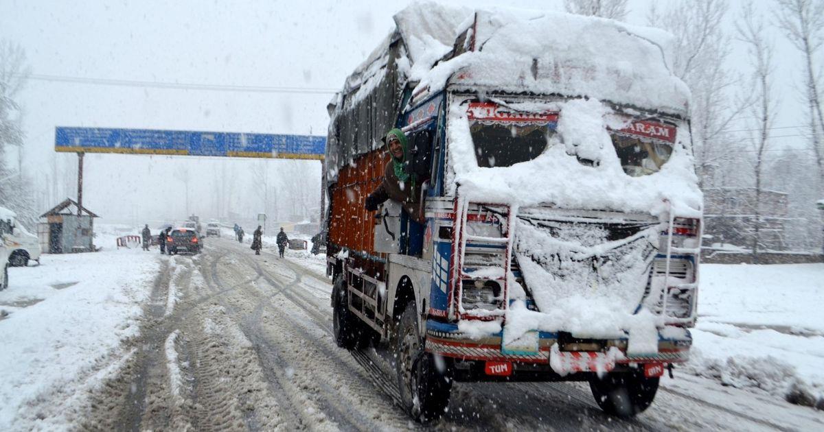 Srinagar-Jammu highway remains closed on Saturday