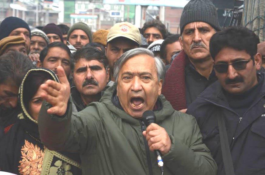 Country-wide general strike ends, workers protest against Modi Govt’s false promises