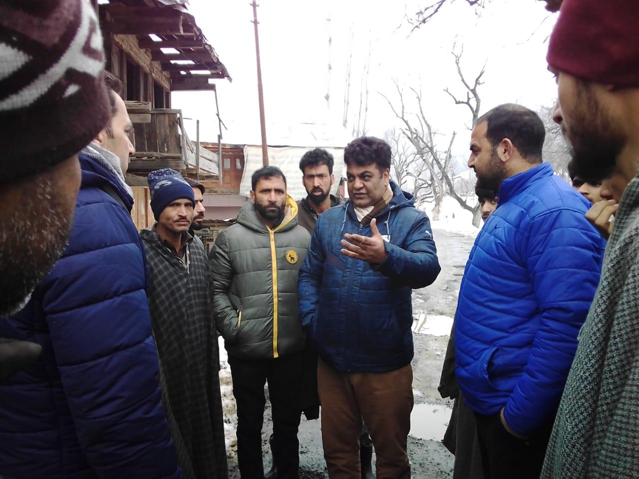 ARTO conducts intensive checking of vehicles on various Kupwara routes