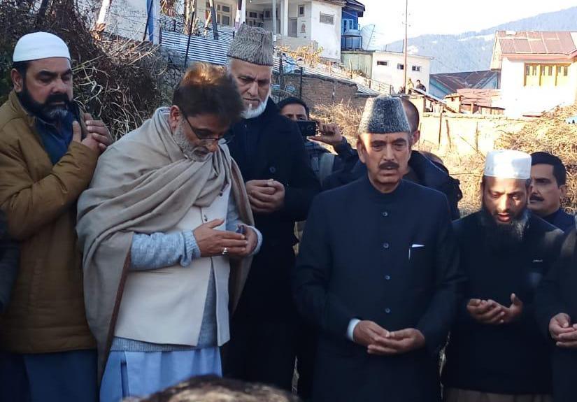 Azad visits Bhadarwah