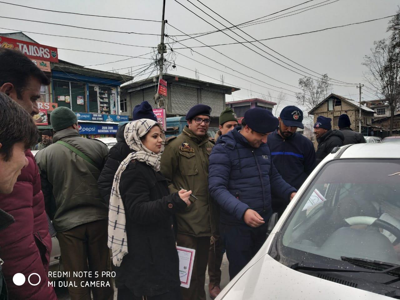 ICPS holds traffic awareness program in Ganderbal