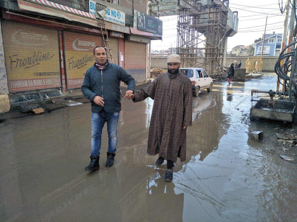 Saraibala residents set 24 hour deadline for SMC authorities to drain out water from Alsafa market lane