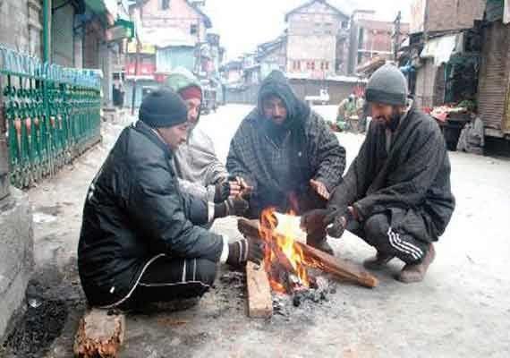 Cold wave continues in Kashmir, Drass freezes at minus 26.6