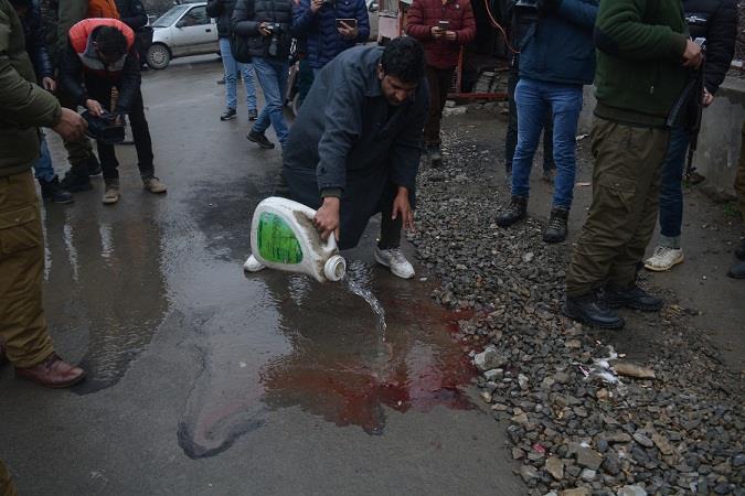 ASI among three cops injured in Raj Bagh grenade attack