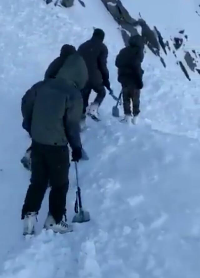 Three bodies recovered from Khardungla Pass
