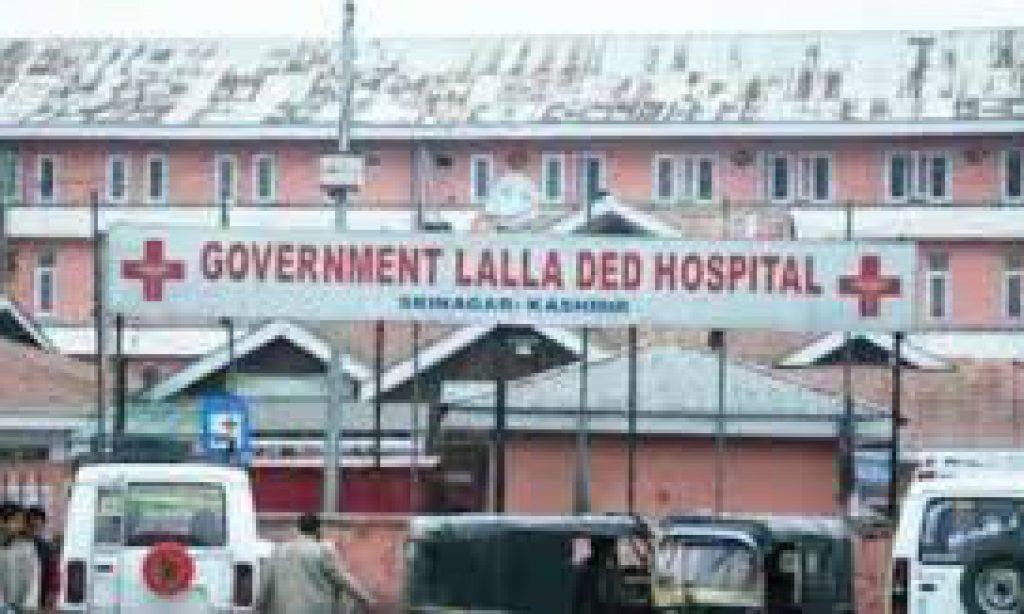 Kupwara Woman delivers baby on road as Docs at LD refuse to admit her