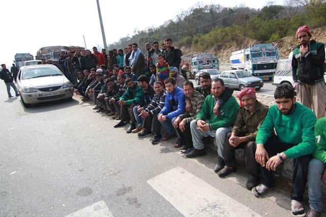 Stranded passengers allege price hike by hoteliers, traders on Highway