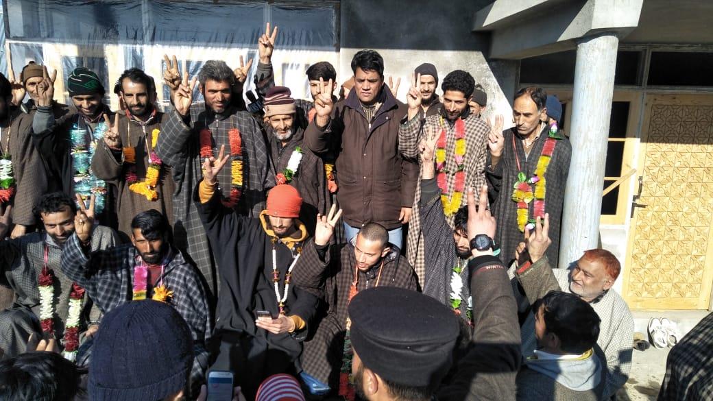 Dozens of political workers join PC in Langate
