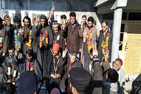 Dozens of political workers join PC in Langate