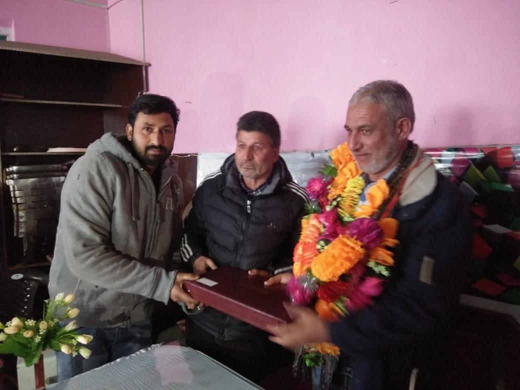 Handloom Deptt accords warm adieu on superannuation of Assistant Director Ali Mohammad.