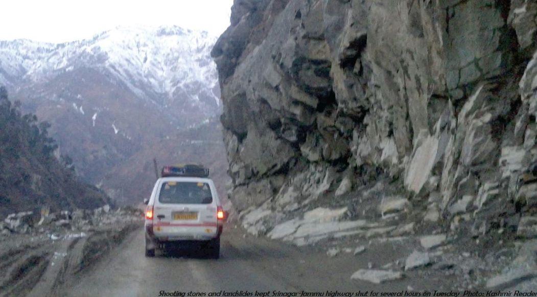 Srinagar-Jammu highway shut following fresh snowfall, landslides