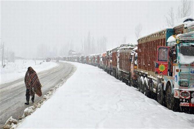 Srinagar-Jammu highway shut due to fresh snowfall, landslides