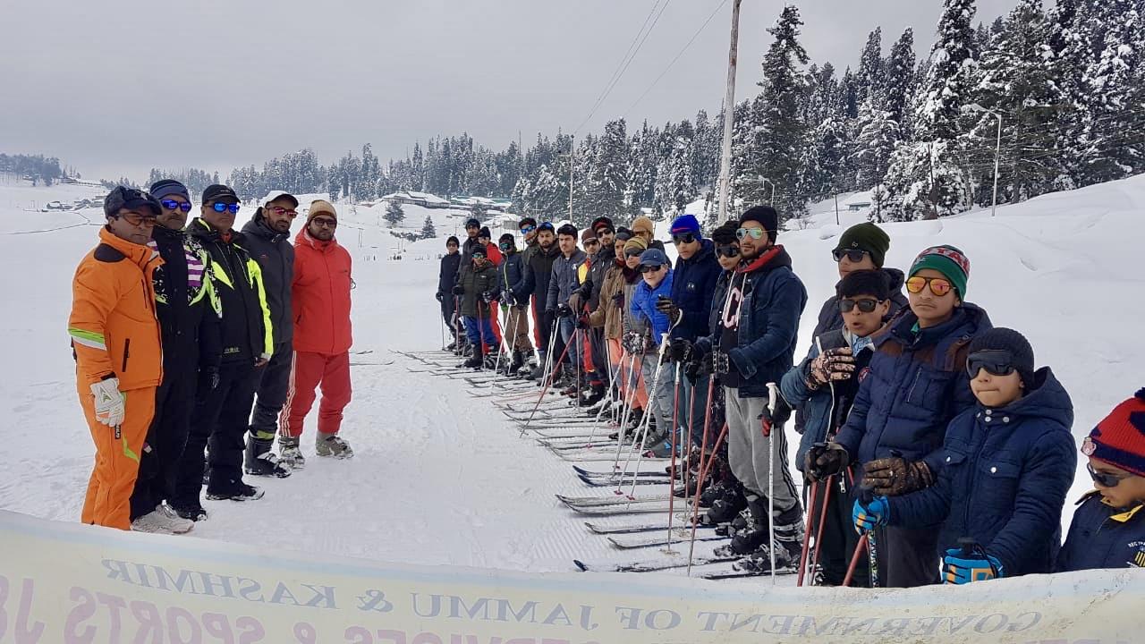 Sports Deptt’s 107th edition of Skiing begins at Gulmarg