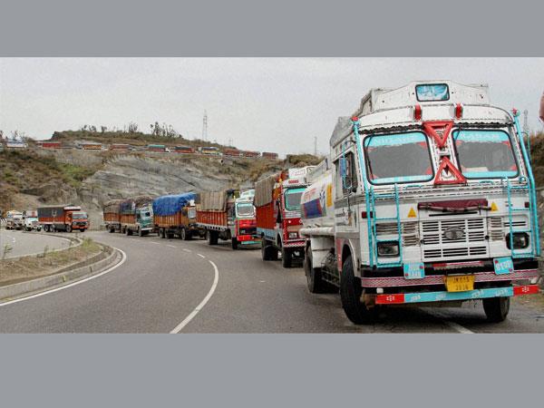 One-way traffic on Jammu-Srinagar highway today