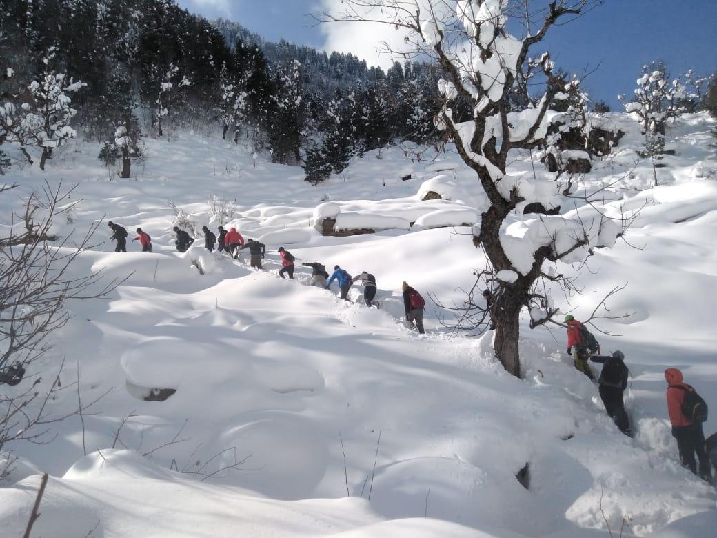 JKASC organizes snow trek to Lidwas