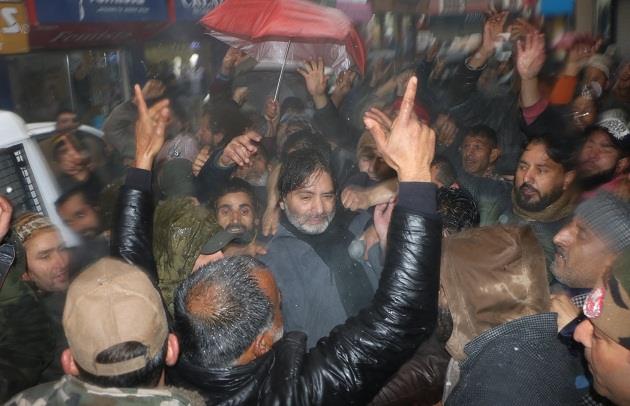 Yasin Malik leads JRL protest, detained