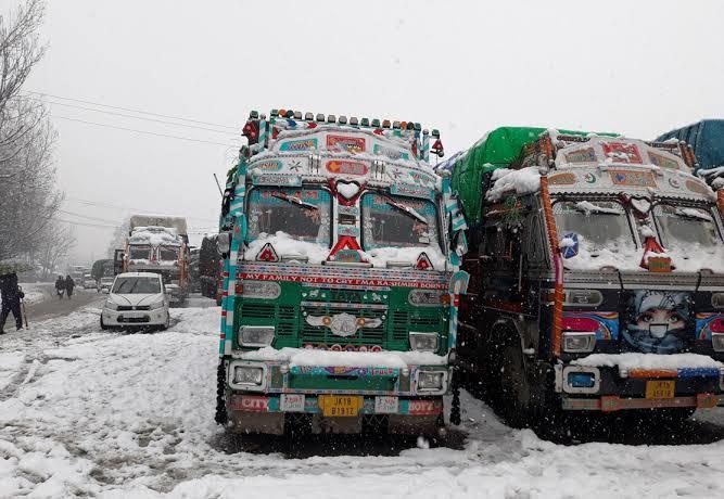 Srinagar-Jammu highway closed for 2nd consecutive day