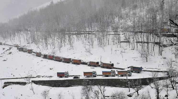 Srinagar-Jammu highway closed on third straight day