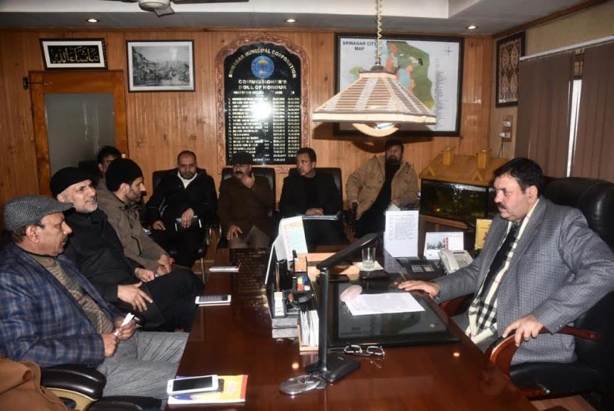 SMC Commissioner holds meeting with senior officers