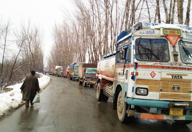 One-way traffic allowed on Kashmir highway