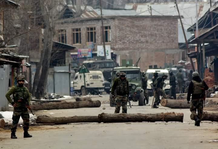 4 army men including an officer, 2 militants, civilian killed in Pulwama gunfight