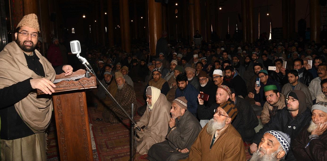 Ensure safe passage of Kashmiris back to their home land, demands Mirwaiz