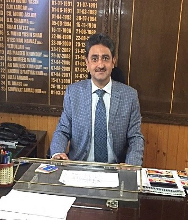 Khalid Jehangir takes over as DC Anantnag