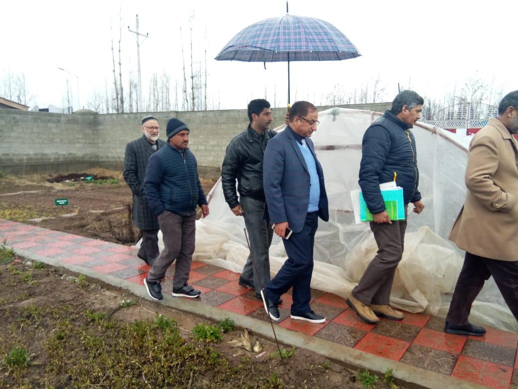 Dir Horticulture tours Pulwama, inspects various ongoing projects
