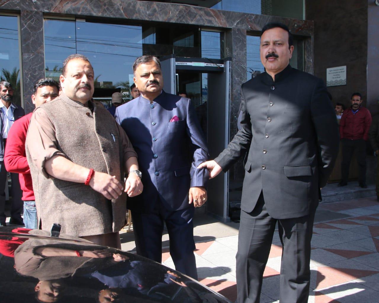NC delegation meets EC; seeks simultaneous LS, Assembly polls in J&K