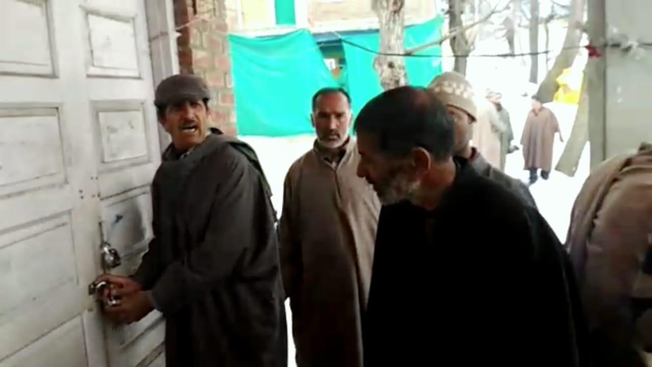 MGNREGA workers in Noorabad lockdown BDO office