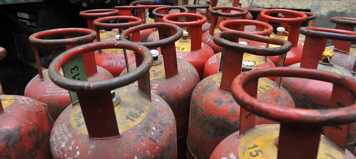 LPG crises hit Kashmir as supply of domestic LPG to distributors reduced to 30 percent