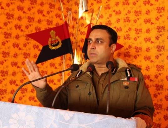 IGP Kashmir visits Shopian, chairs security review meeting