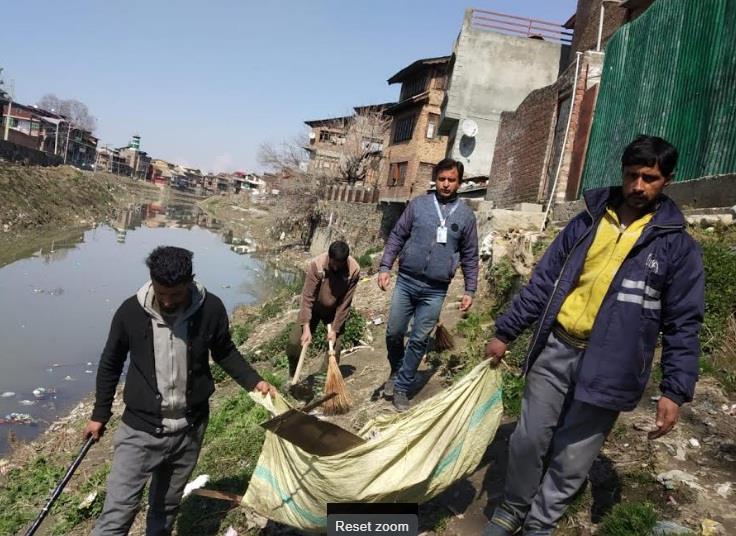 SMC conducts sanitation drive from DC office Srinagar