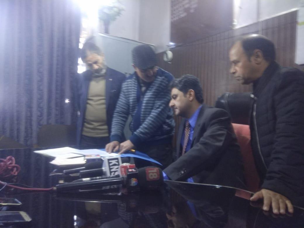 DC Anantnag starts pulse polio campaign from Child and Maternity Hospital Anantnag