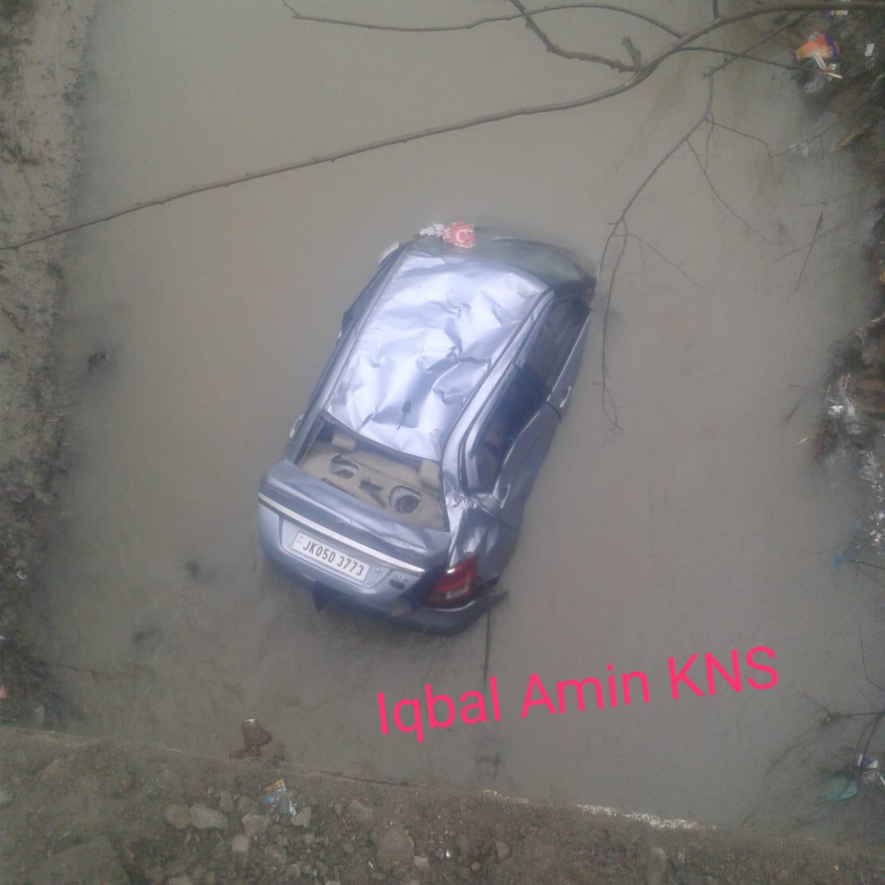 Three including driver injured in Rafiabad mishap