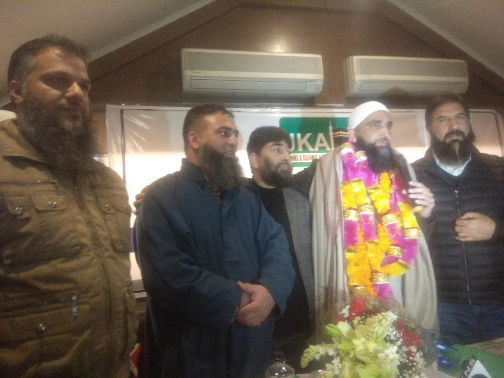 Anantnag based Travel company gets registration for issuing Umrah visa