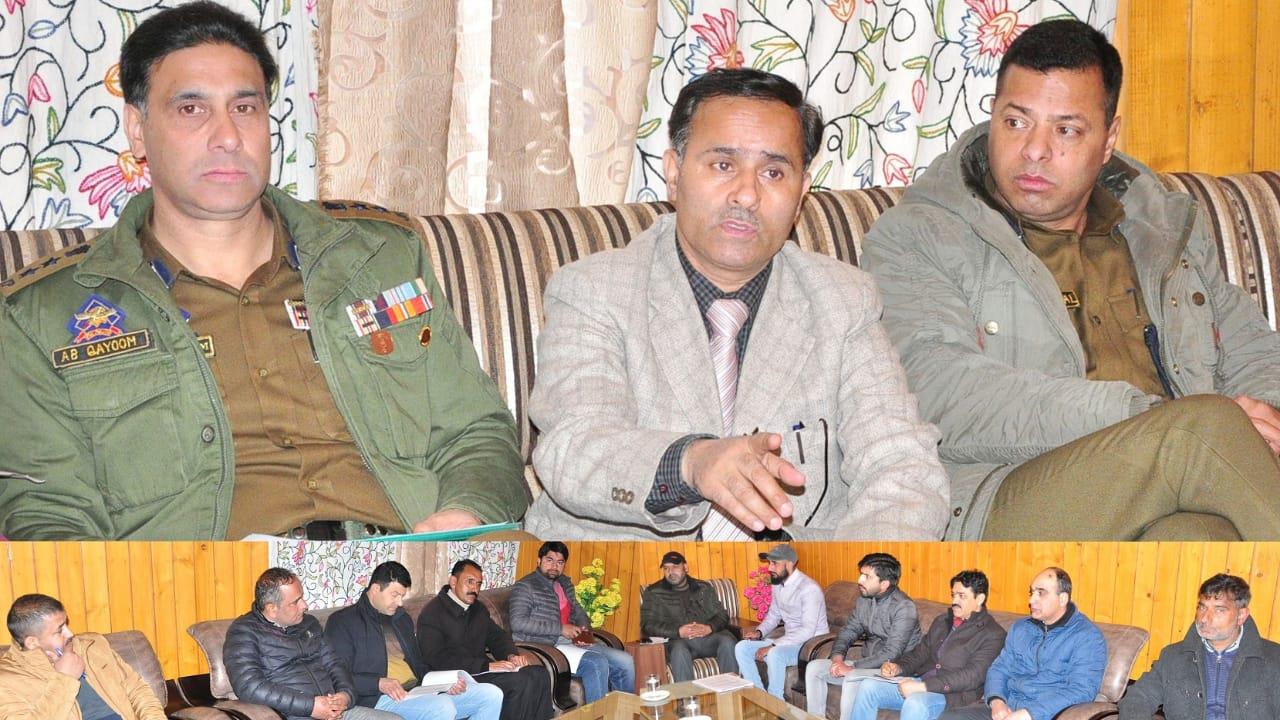 DEO Baramulla holds meeting with political parties