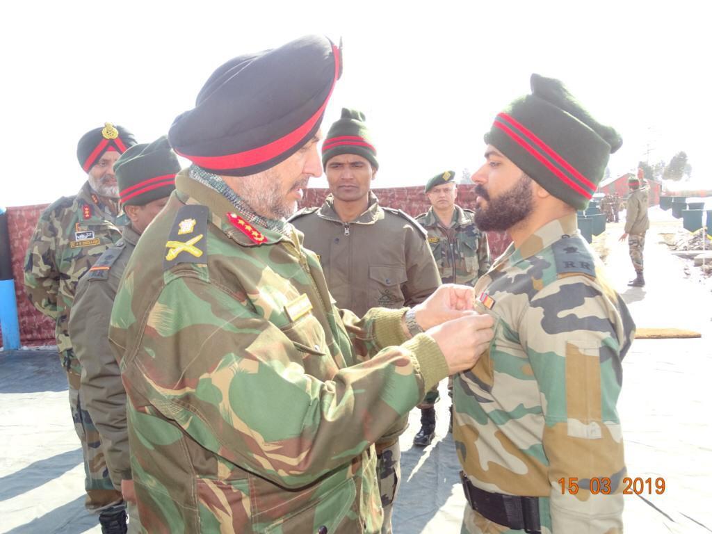 Northern army commander reviews security in Kashmir