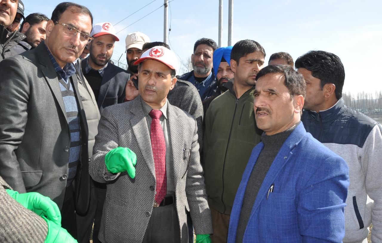 DC Bla launches 2 days cleanliness drive on Jhelum Bank