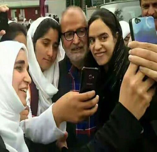 PSAJK expresses concern over growing use of mobile phones by students