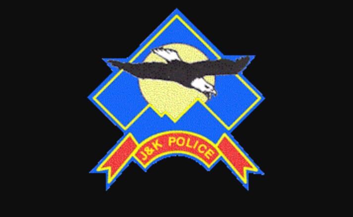 Handwara police cracks burglary case, recovers goods worth 50000