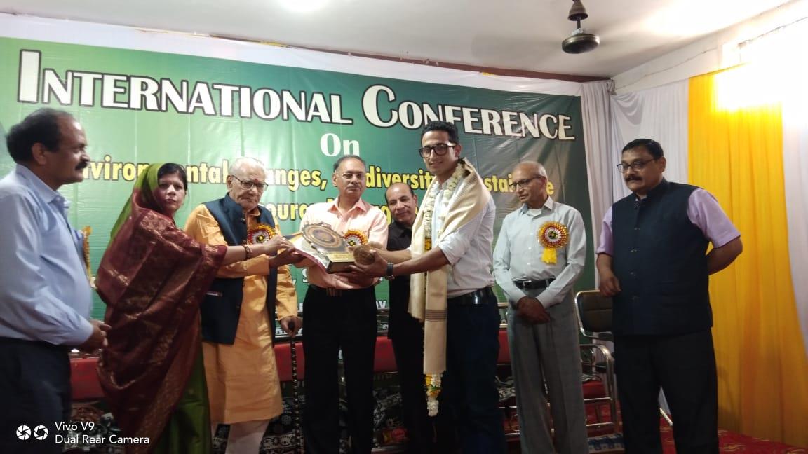 Kupwara youth receives international scientific research Award