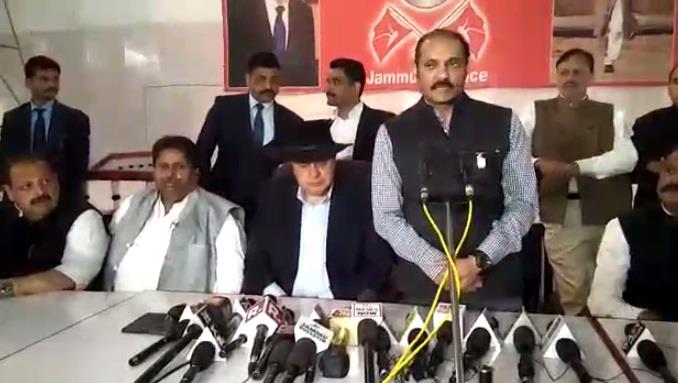 Farooq kick starts campaign for Congress candidates in Jammu