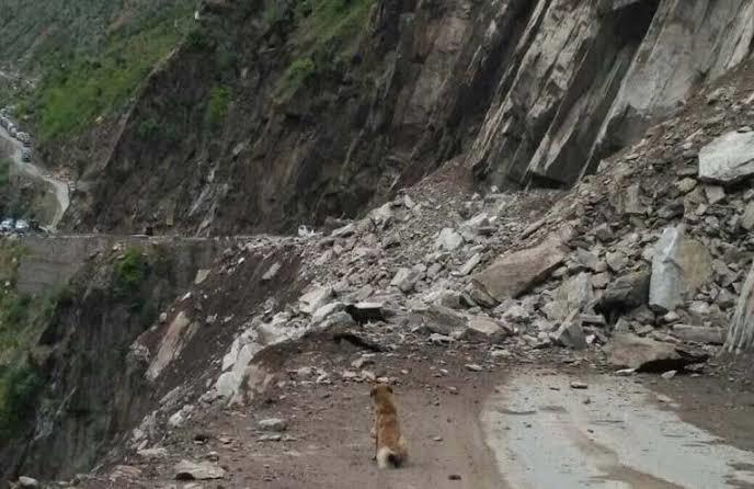 Landslide hits to death two travelers in Doda district