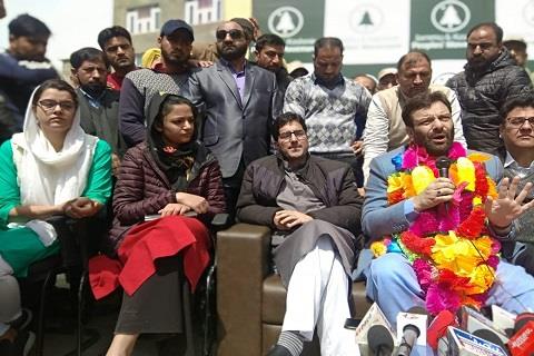 Former PDP legislator Javid Mustafa Mir joins Shah Faesal led JKPM